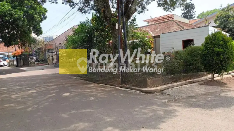 Rumah Tinggal Cocok Untuk Kantor di Sayap Riau Bandung (jo)