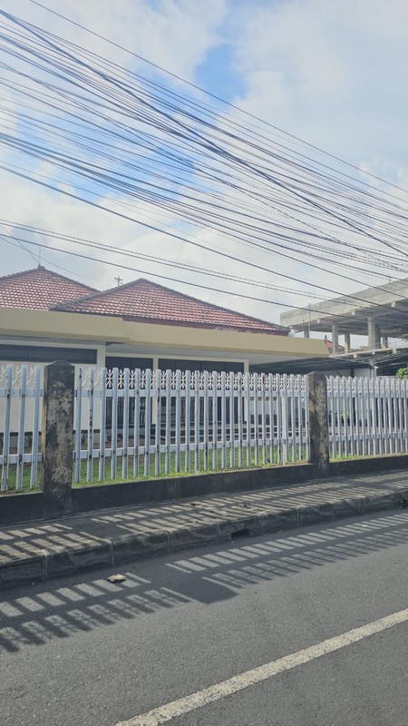 FOR SALE - Rare 900 sqm  Land + 200 m2 House in Exclusive Renon, Denpasar - BALI