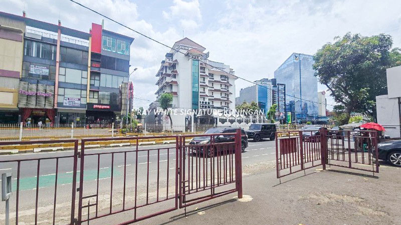 Ruko 4,5 Lantai Lokasi Prime di Mampang Prapatan Raya