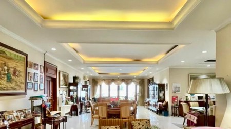 Rumah Mewah di Kebayoran Baru Jakarta Selatan SHM dengan LT 792 m2 LB 470 m2 ada Kolam Renang Privat