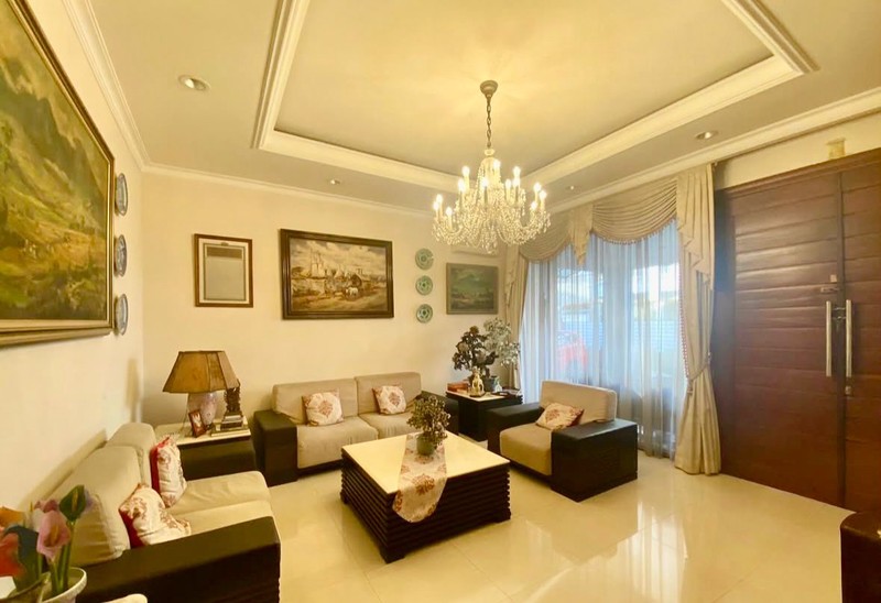 Rumah Mewah di Kebayoran Baru Jakarta Selatan SHM dengan LT 792 m2 LB 470 m2 ada Kolam Renang Privat