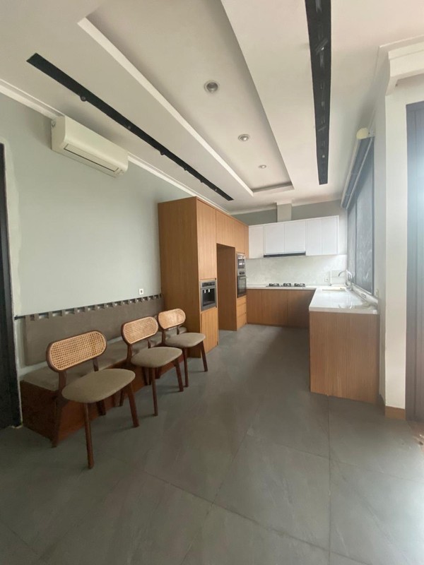 Rumah 2 Lantai, Bagus, Cantik Siap huni Lokasi strategis di Bintaro Sektor 9