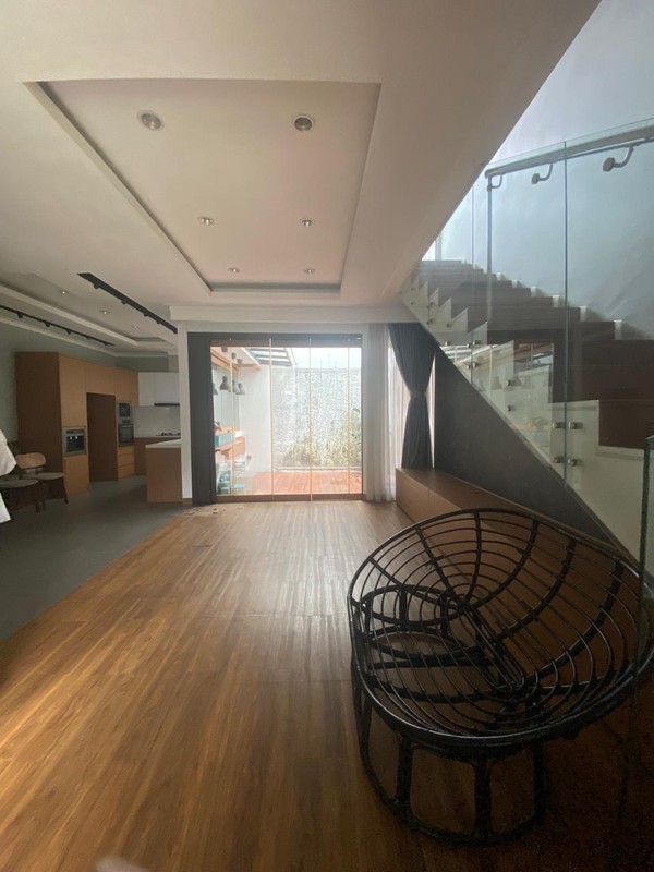 Rumah 2 Lantai, Bagus, Cantik Siap huni Lokasi strategis di Bintaro Sektor 9