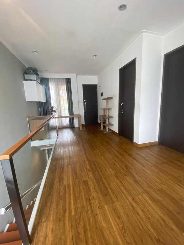 Rumah 2 Lantai, Bagus, Cantik Siap huni Lokasi strategis di Bintaro Sektor 9