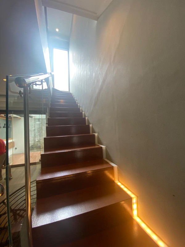 Rumah 2 Lantai, Bagus, Cantik Siap huni Lokasi strategis di Bintaro Sektor 9