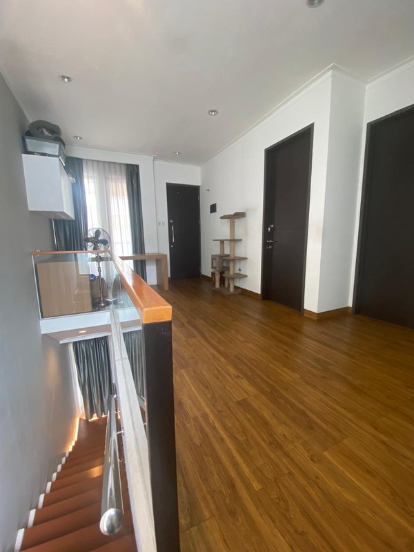 Rumah 2 Lantai, Bagus, Cantik Siap huni Lokasi strategis di Bintaro Sektor 9