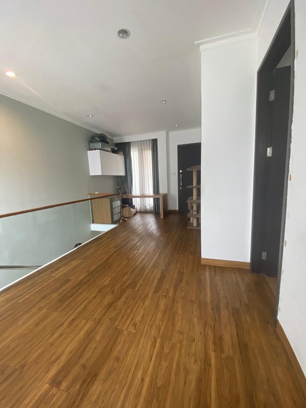 Rumah 2 Lantai, Bagus, Cantik Siap huni Lokasi strategis di Bintaro Sektor 9