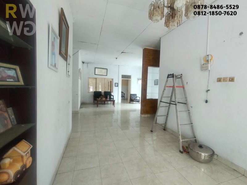 RUMAH GRAHA KALIMAS 1 BEKASI TIMUR: LUAS 284M&#xb2;, GARASI 5 MOBIL BANGUNAN 1,5Lt