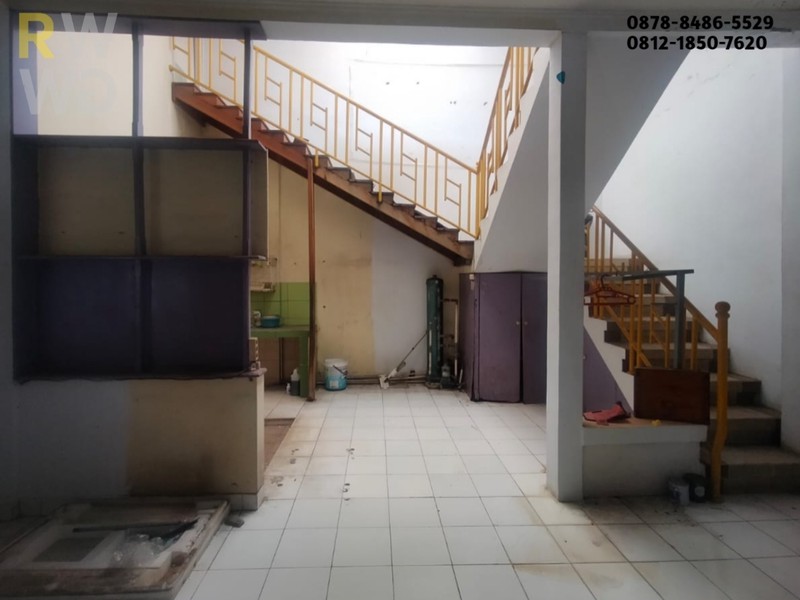 RUMAH GRAHA KALIMAS 1 BEKASI TIMUR: LUAS 284M&#xb2;, GARASI 5 MOBIL BANGUNAN 1,5Lt