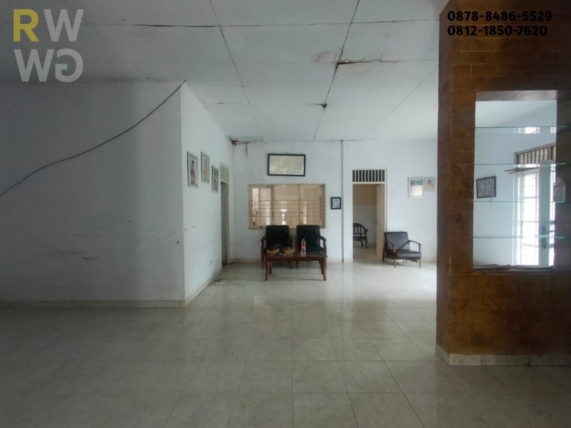 RUMAH GRAHA KALIMAS 1 BEKASI TIMUR: LUAS 284M&#xb2;, GARASI 5 MOBIL BANGUNAN 1,5Lt