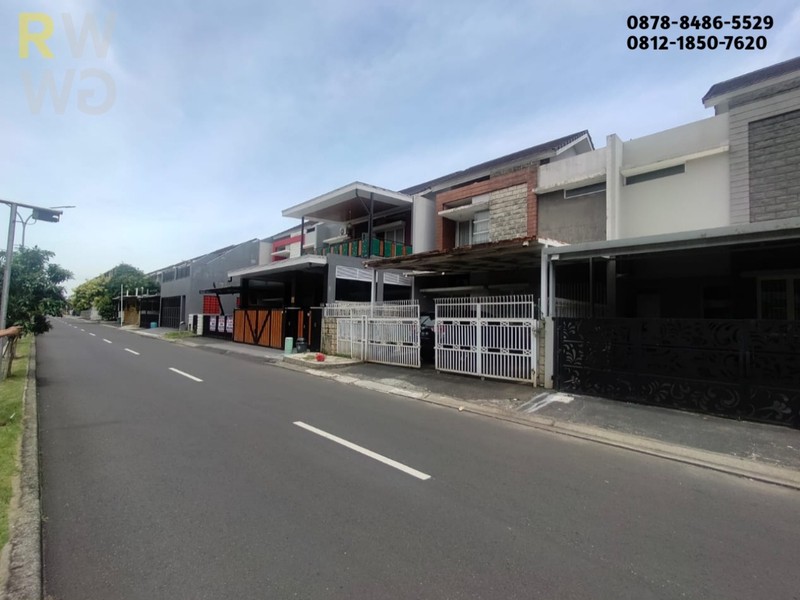 Rumah Dijual di Grand Wisata - Lokasi Strategis Boulevard dekat mall living world