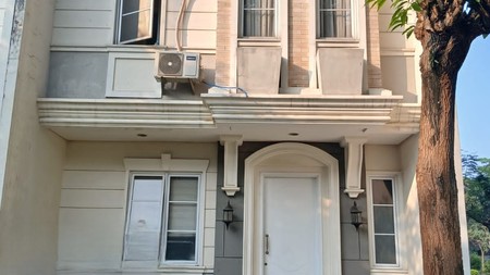 Flash Sale. Rumah Cluster Elit Azzura Vanya Park, BSD