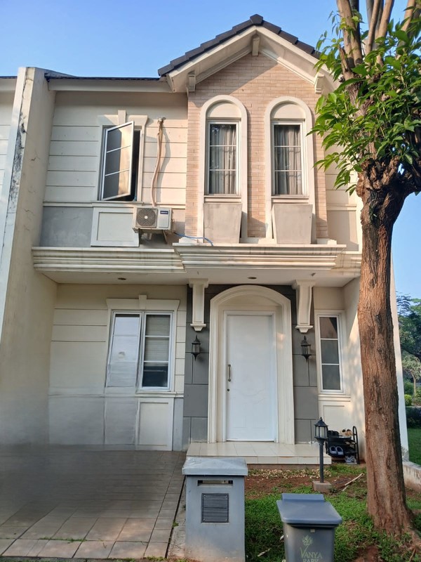 Flash Sale. Rumah Cluster Elit Azzura Vanya Park, BSD