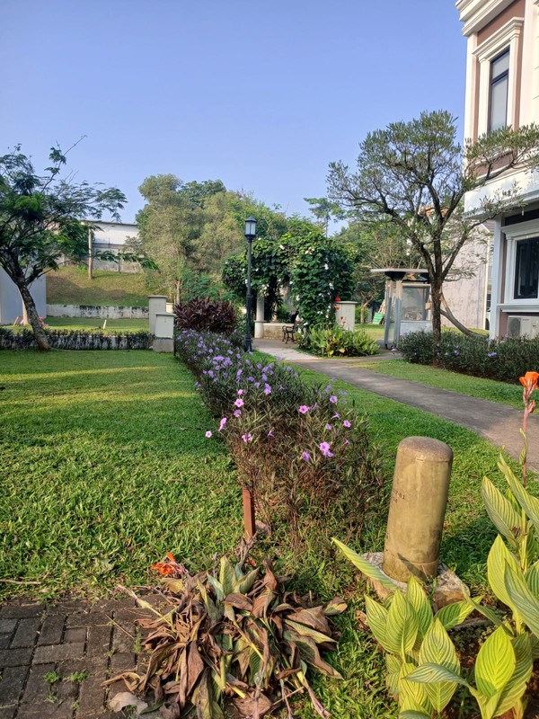 Flash Sale. Rumah Cluster Elit Azzura Vanya Park, BSD