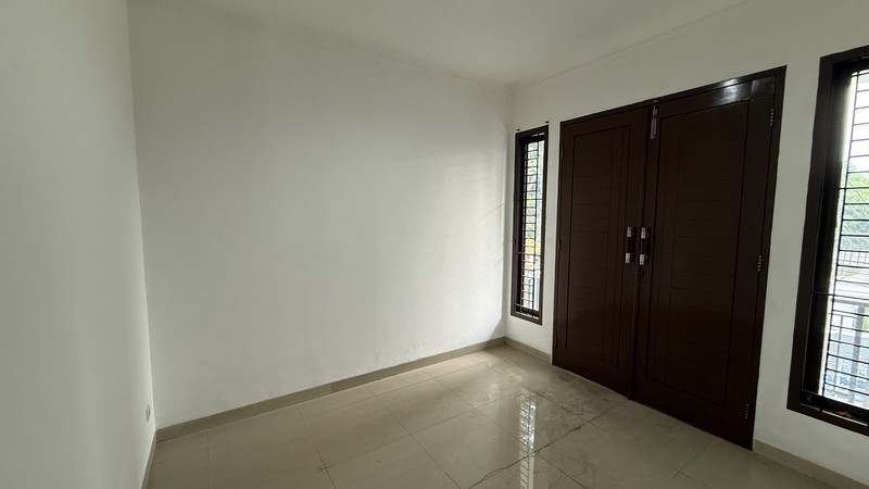 RUMAH MODERN SIAP HUNI DI JAGAKARSA, JAKARTA SELATAN