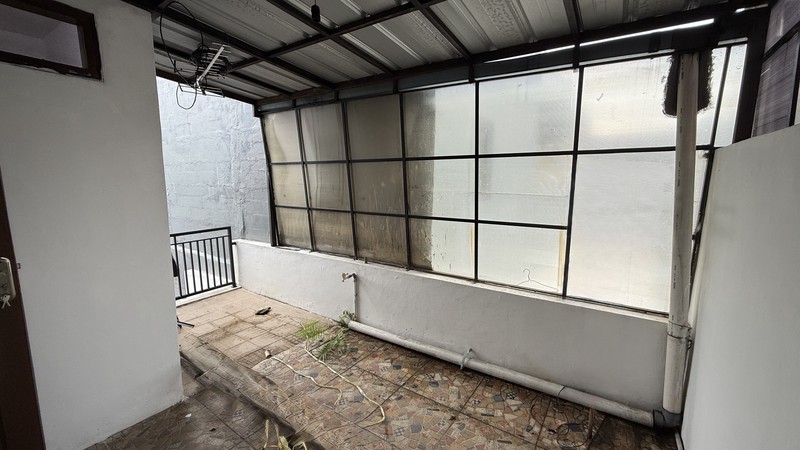 RUMAH MODERN SIAP HUNI DI JAGAKARSA, JAKARTA SELATAN