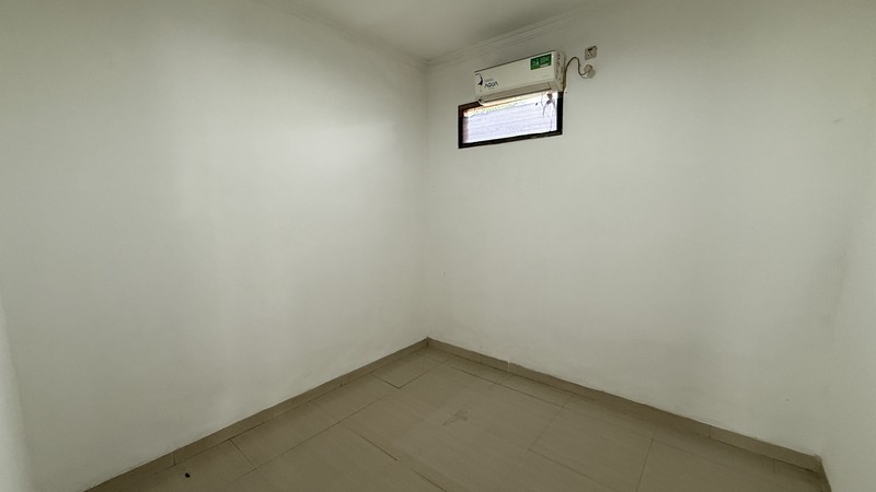 RUMAH MODERN SIAP HUNI DI JAGAKARSA, JAKARTA SELATAN