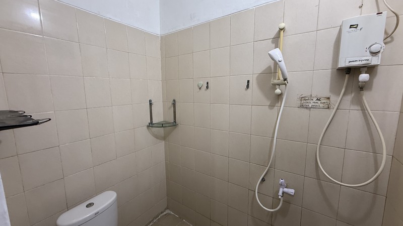 RUMAH MODERN SIAP HUNI DI JAGAKARSA, JAKARTA SELATAN