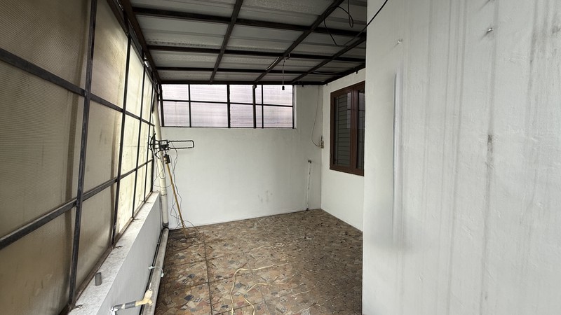 RUMAH MODERN SIAP HUNI DI JAGAKARSA, JAKARTA SELATAN