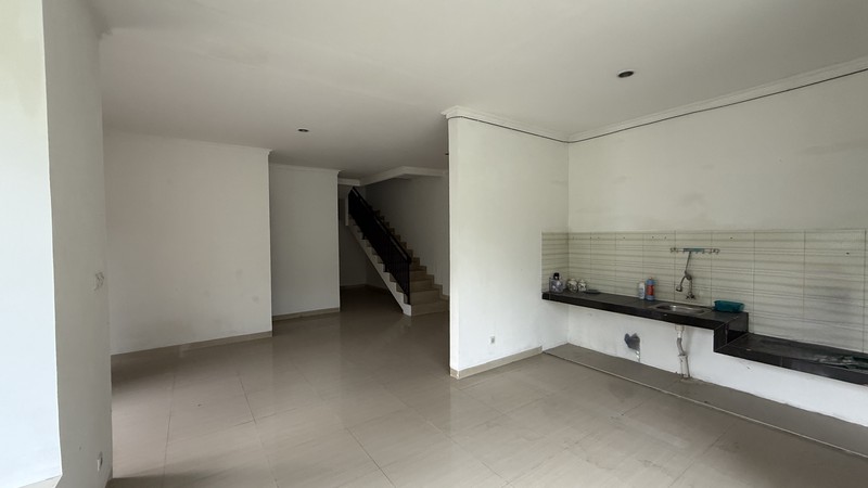 RUMAH MODERN SIAP HUNI DI JAGAKARSA, JAKARTA SELATAN