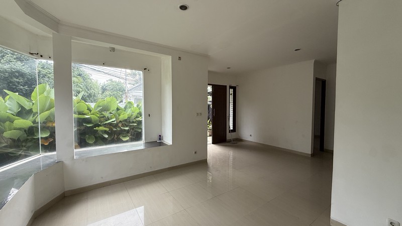 RUMAH MODERN SIAP HUNI DI JAGAKARSA, JAKARTA SELATAN