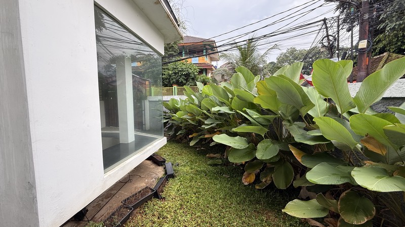 RUMAH MODERN SIAP HUNI DI JAGAKARSA, JAKARTA SELATAN