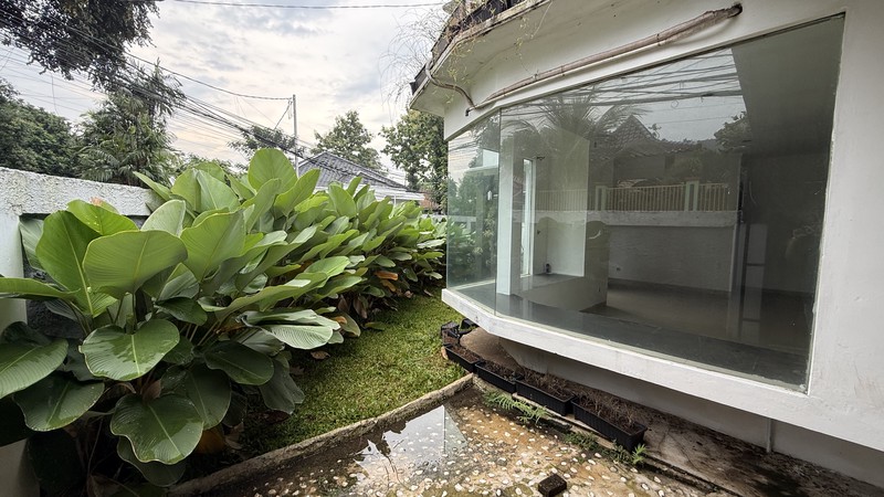 RUMAH MODERN SIAP HUNI DI JAGAKARSA, JAKARTA SELATAN