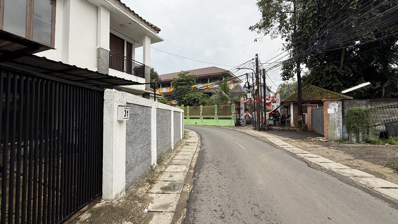 RUMAH MODERN SIAP HUNI DI JAGAKARSA, JAKARTA SELATAN