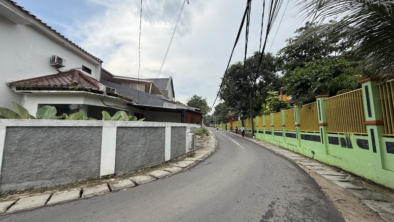 RUMAH MODERN SIAP HUNI DI JAGAKARSA, JAKARTA SELATAN