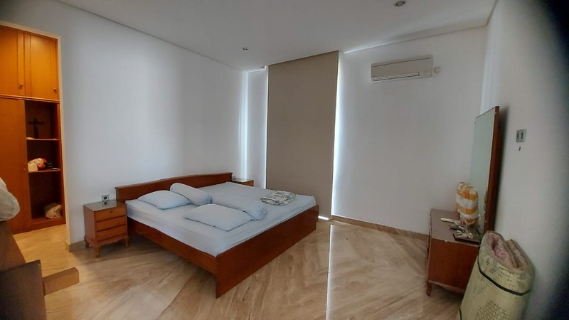 Dijual Rumah Split Level Design Full MARMER Graha Famili Surabaya Barat