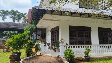 Rumah Klasik Dalam Komplek Dekat Stasiun MRT Lebak Bulus Jakarta Selatan