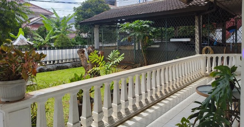Rumah Klasik Dalam Komplek Dekat Stasiun MRT Lebak Bulus Jakarta Selatan