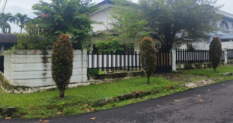 Rumah Klasik Dalam Komplek Dekat Stasiun MRT Lebak Bulus Jakarta Selatan