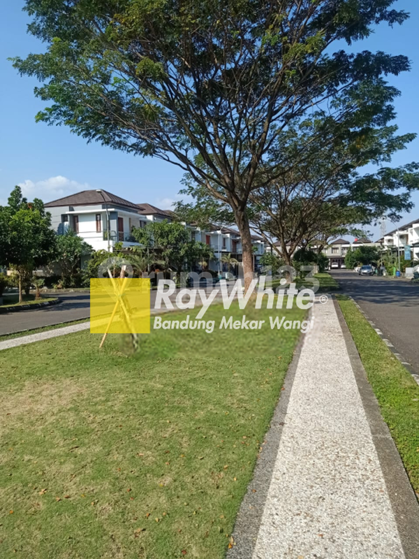 For Sale Rumah 2 Lantai Bagus Furnished di Cherry Field, Bandung