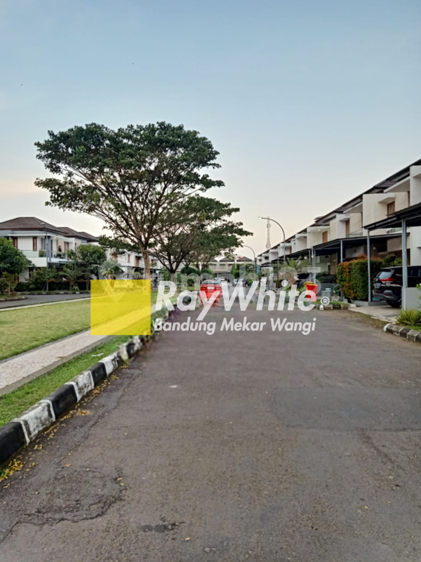 For Sale Rumah 2 Lantai Bagus Furnished di Cherry Field, Bandung