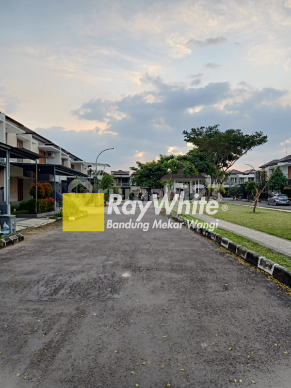 For Sale Rumah 2 Lantai Bagus Furnished di Cherry Field, Bandung