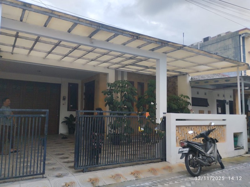 Disewakan Rumah Semi Furnish Sangat Strategis di Nolokaten, Depok , Hanya 2 Menit ke Amplaz