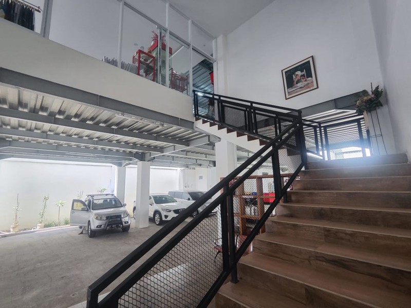 Ruko Besar Siap Pakai di Gatot Subroto, Bandung