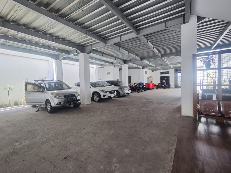 Ruko Besar Siap Pakai di Gatot Subroto, Bandung