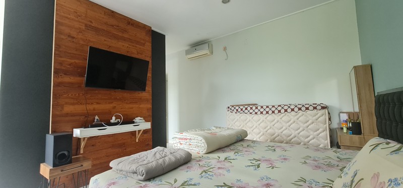 Rumah Langka di Foresta BSD, Depan  kolam renang Cluster