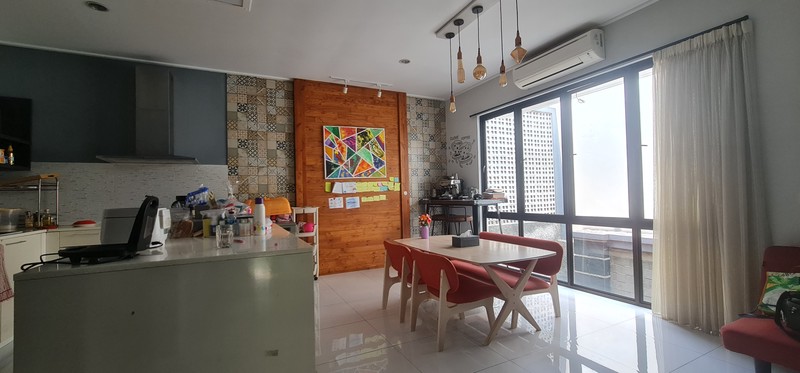 Rumah Langka di Foresta BSD, Depan  kolam renang Cluster