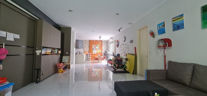 Rumah Langka di Foresta BSD, Depan  kolam renang Cluster
