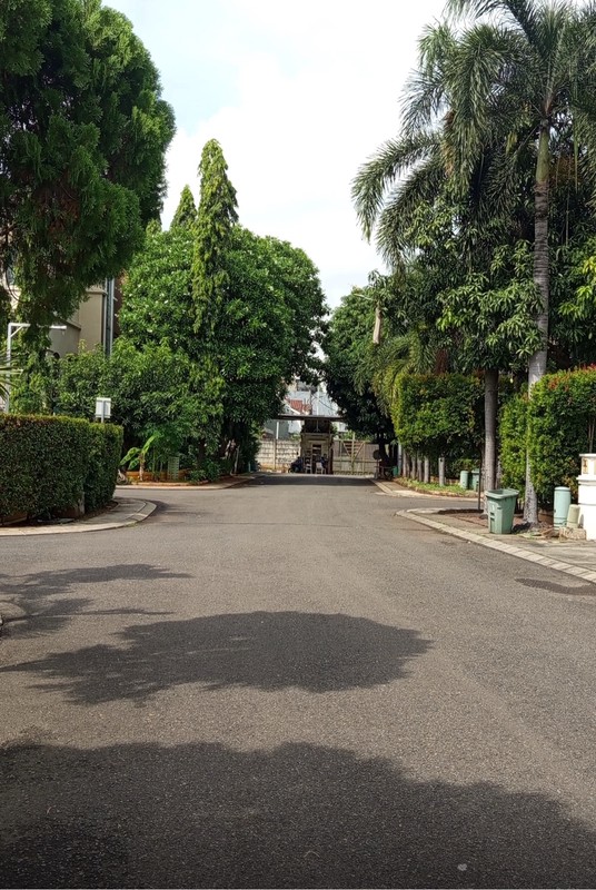 Rumah Sunter Medit Jalan Boulevard  6x18 m2 Hadap Selatan