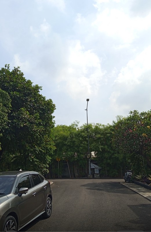 Rumah Sunter Medit Jalan Boulevard  6x18 m2 Hadap Selatan