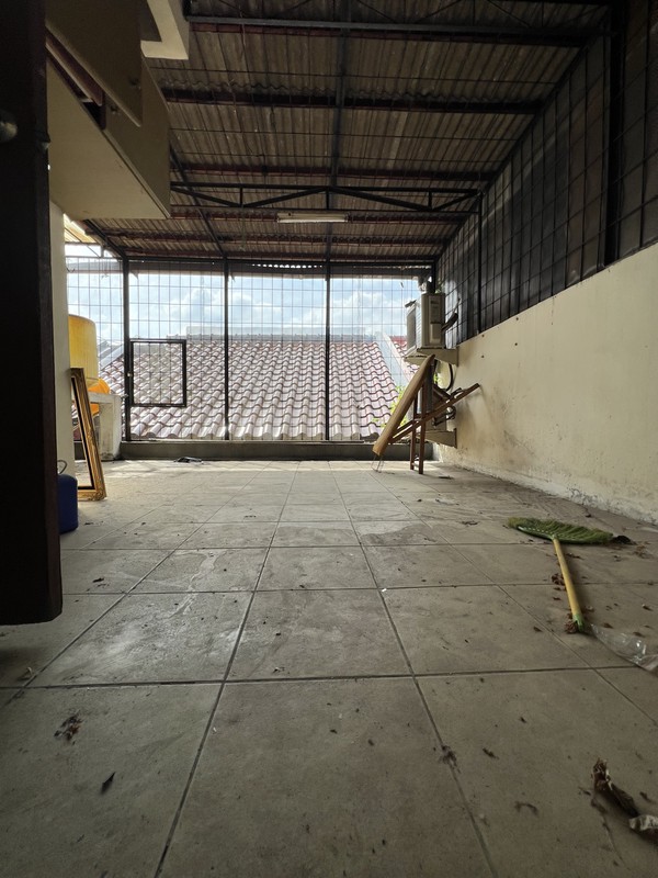 Rumah Sunter Medit Jalan Boulevard  6x18 m2 Hadap Selatan