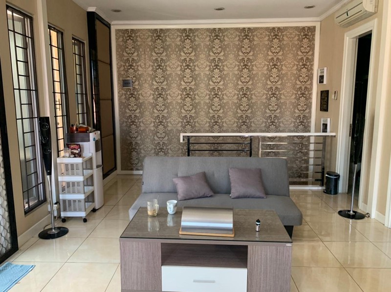 For Sale Rumah Mewah Fully Furnished di Karang Tengah, Tangerang