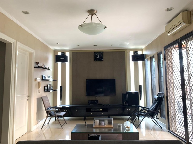 For Sale Rumah Mewah Fully Furnished di Karang Tengah, Tangerang