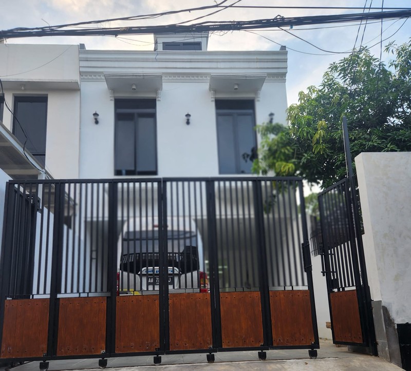 Rumah baru mewah full marmer siap huni kemang 