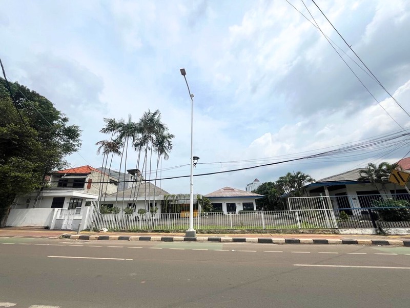 Bangunan Luas 9926 m2 di Tebet cocok untuk Komersial Bisnis Harga Dibawah NJOP