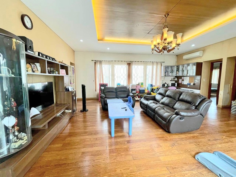 Rumah Mewah 2 Lantai Bintaro Sektor 7 ada Kolam Renang